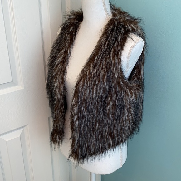 ESCIO Faux Fur Vest - Picture 4 of 14